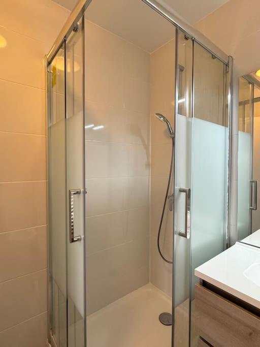 Appartement Moderne Avec Balcon Proche De Paris Aubervilliers Exteriör bild